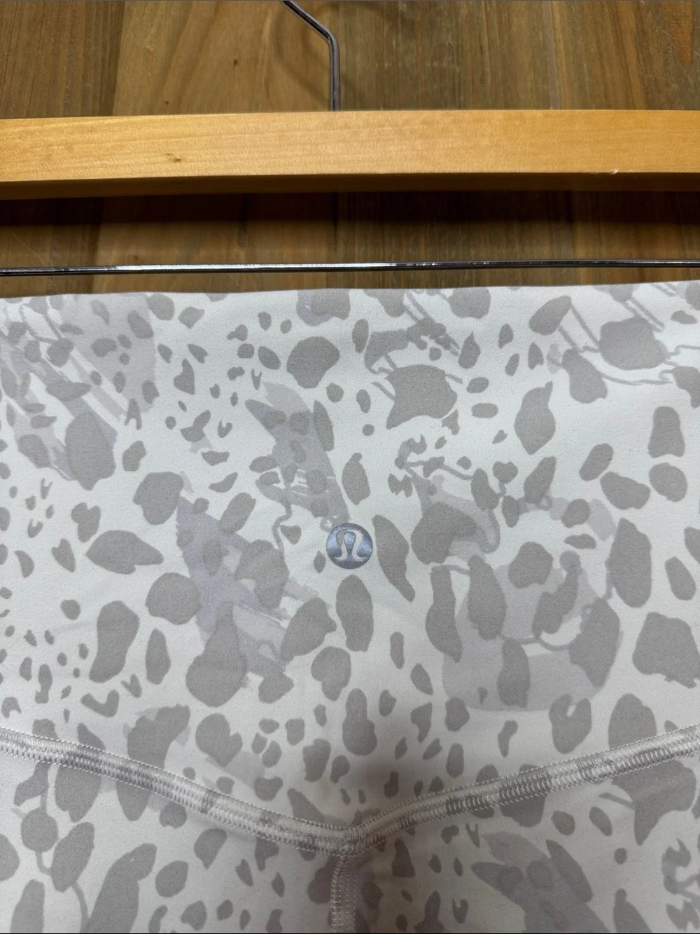 Lululemon Align 6” Biker Shorts White & Light Gray Printed Size 8